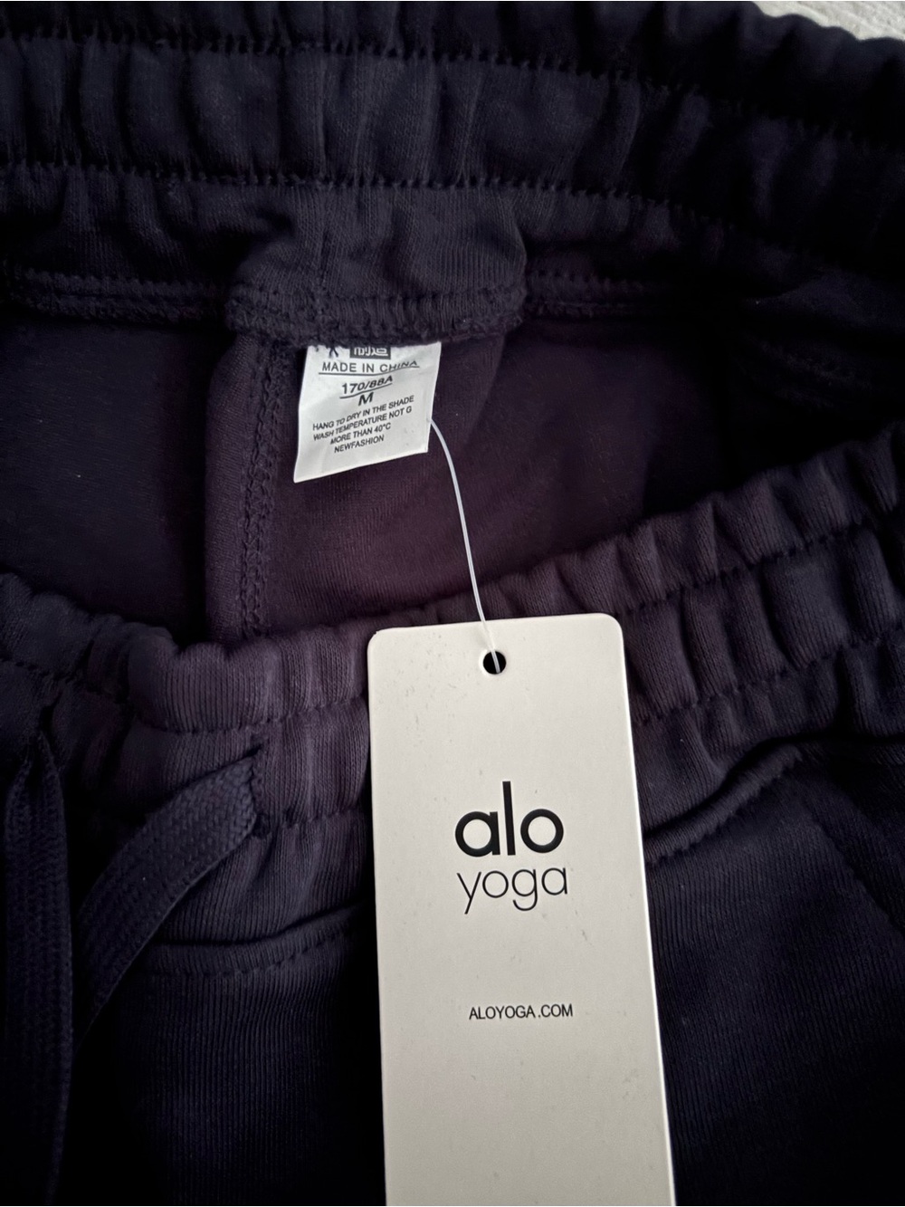ALO Yoga Navy Jogger Sweatpants with Logo - Picture 3 of 3
